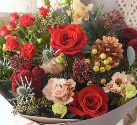 Canterbury Belle   Peach and Gold Vase